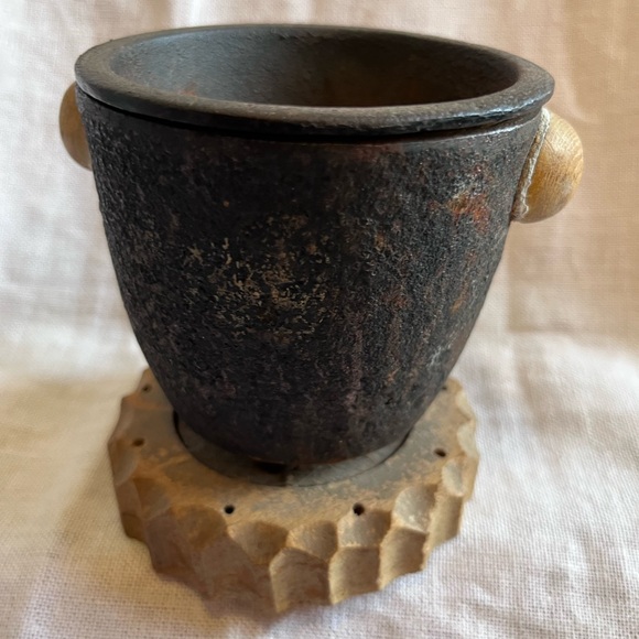 Vintage Cast Iron Mini Grill with Cast Iron Removable Grated Pot. - Picture 2 of 8